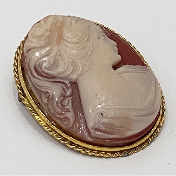 Vintage Unsigned Victorian Lady Cameo Brooch - Picture 2 of 12